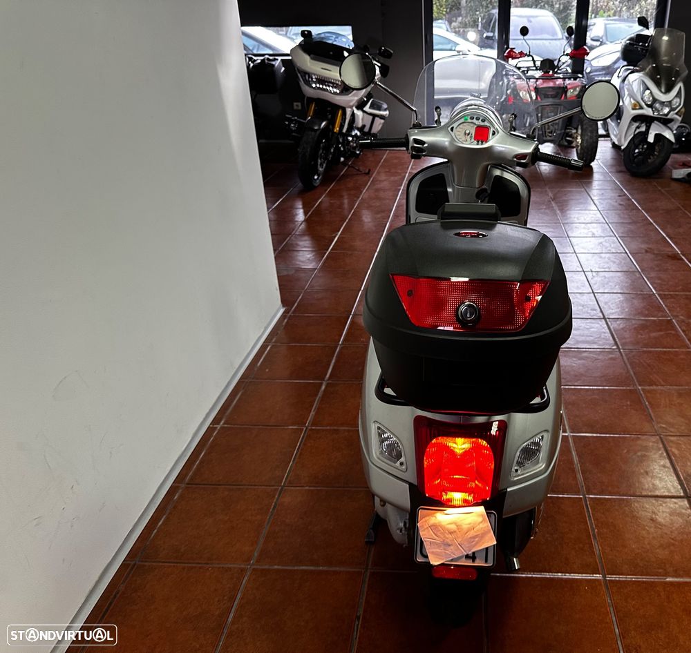 Vespa GTS Super 250 - 12