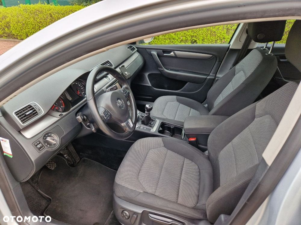 Volkswagen Passat - 12