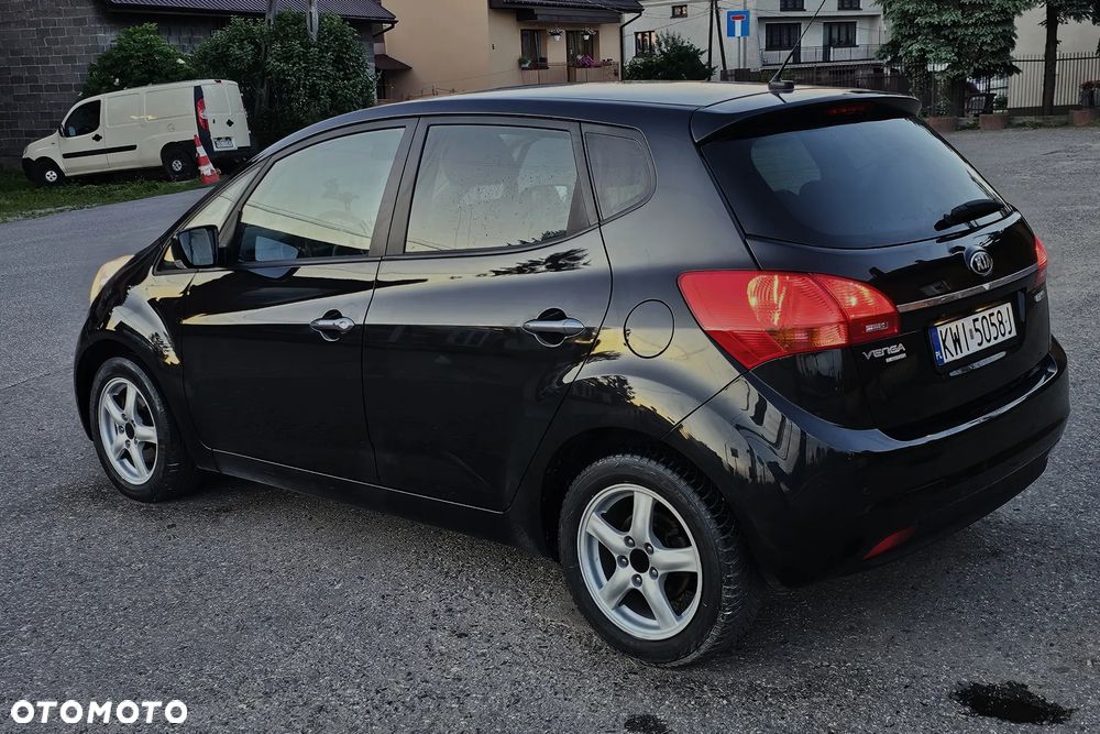 Kia Venga 1.6 CRDi 128 Business Line - 6