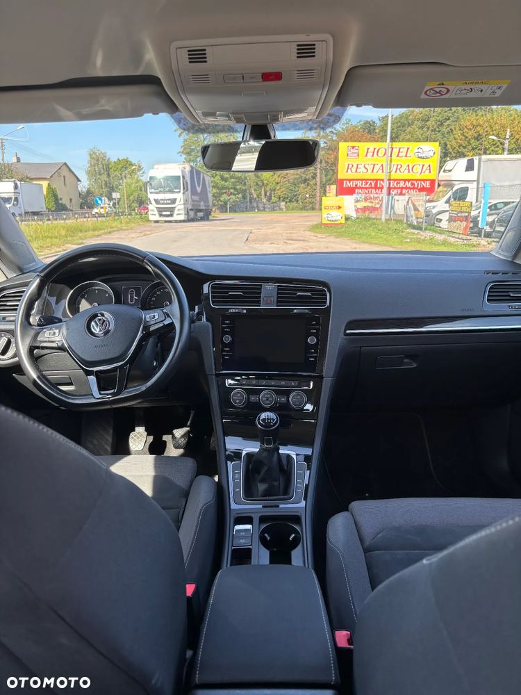 Volkswagen Golf - 24