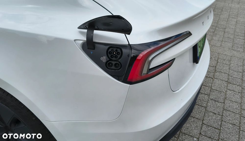 Tesla Model 3 - 9