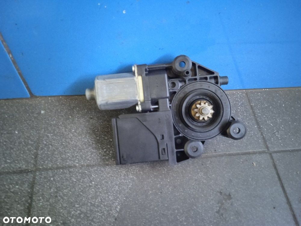 Silniczek Prawej Przedniej Szyby Renault Megane III - 2