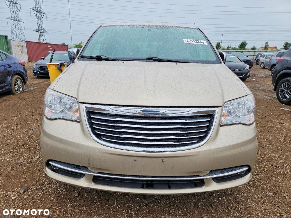 Chrysler Town & Country - 2