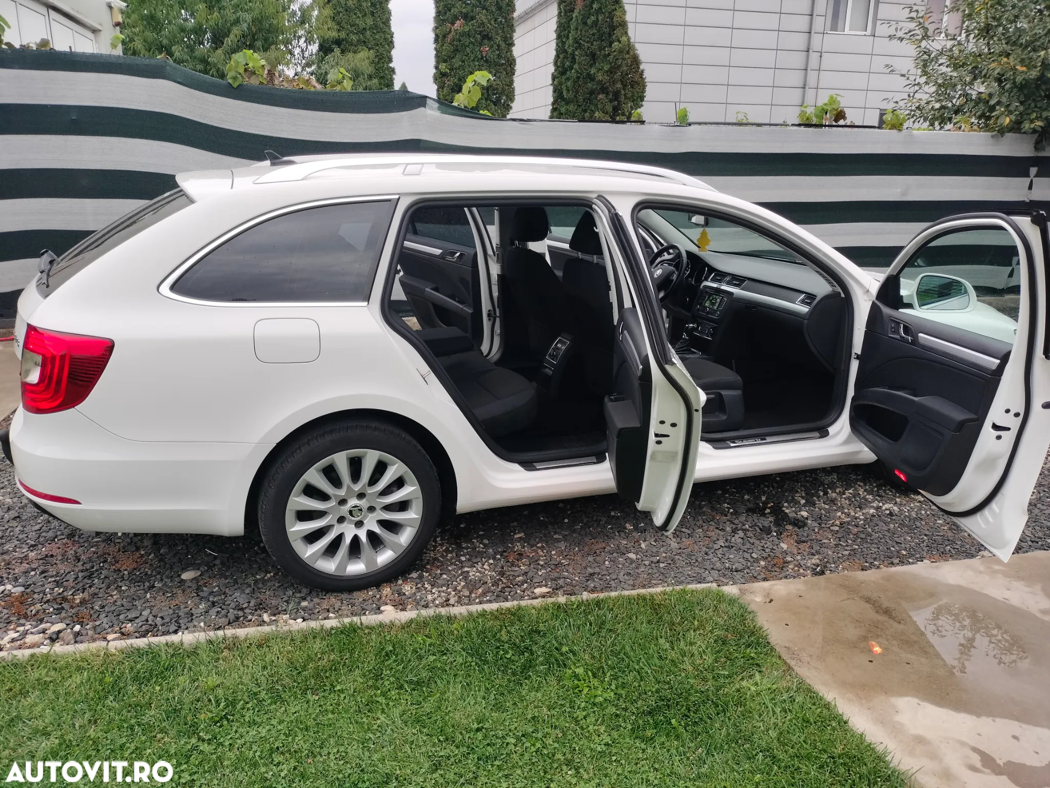 Skoda Superb 2.0 TDI DSG FAMILY - 23