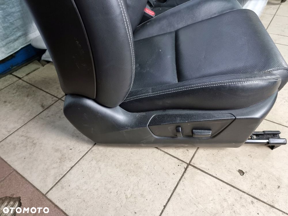 FOTELE KANAPA WNĘTRZE SUZUKI KIZASHI SKÓRA - 10