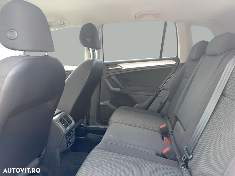 Volkswagen Tiguan - 12