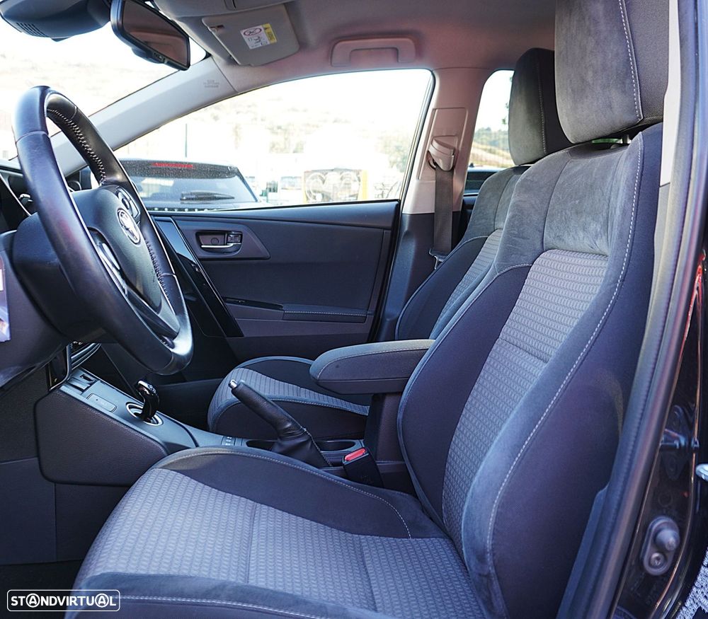 Toyota Auris 1.8 HSD Comfort +P.Techno+P.Sport - 21