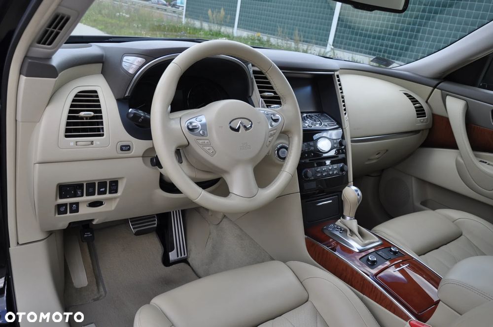 Infiniti QX70 - 38