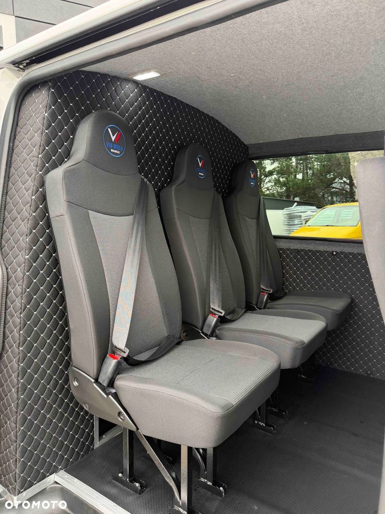 Volkswagen Transporter 6 osobowy - 12