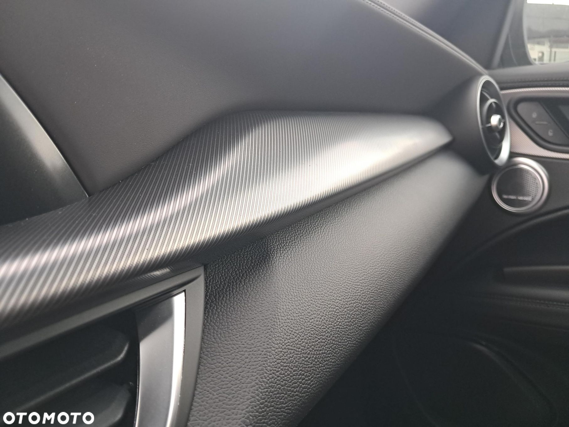 Alfa Romeo Stelvio - 14