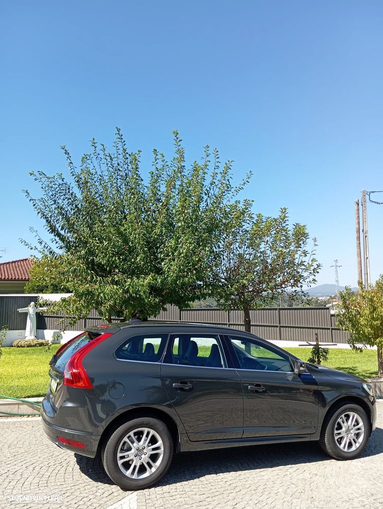 Volvo XC 60 2.0 D4 Momentum Geartronic - 8