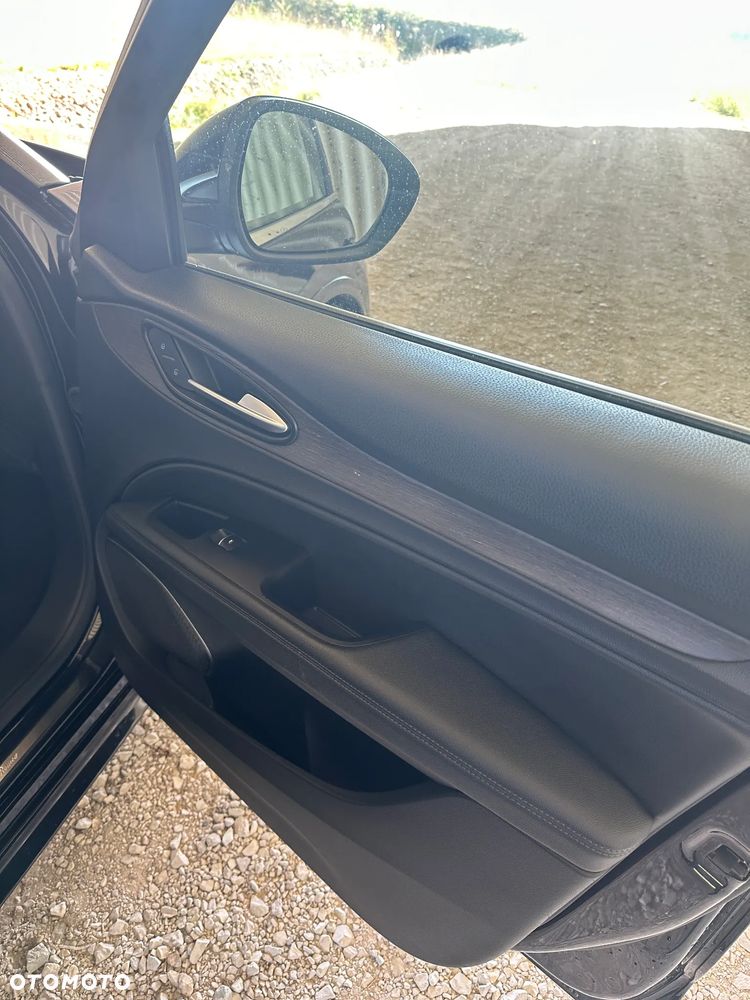 Alfa Romeo Stelvio 2.0 Turbo 16V AT8-Q4 Veloce - 21