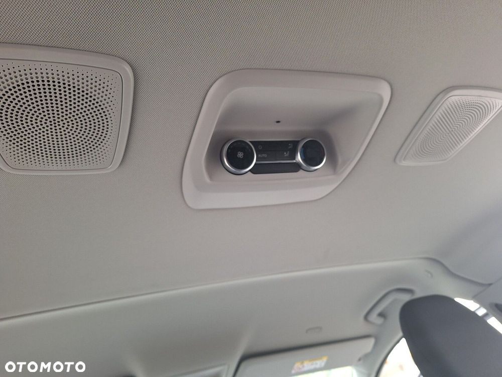 Volkswagen Caravelle - 32