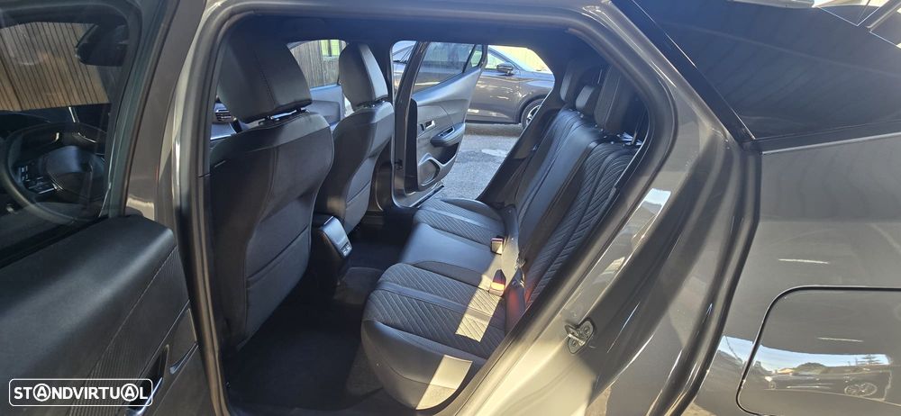 Peugeot e-2008 Allure - 24