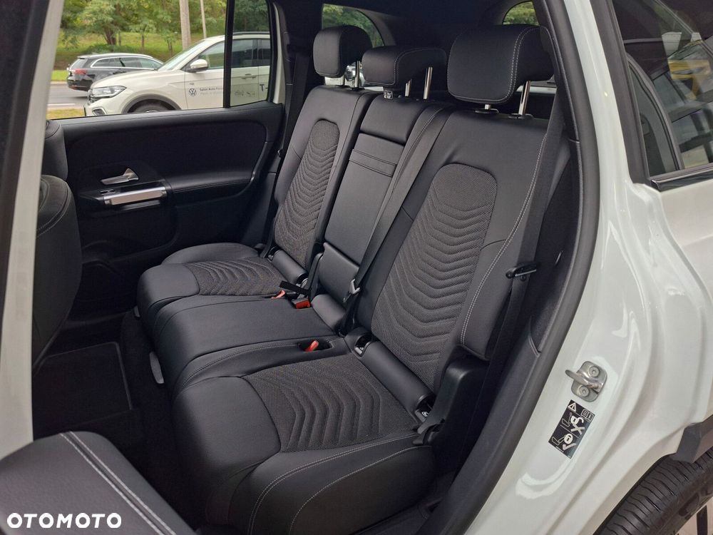 Mercedes-Benz GLB - 14