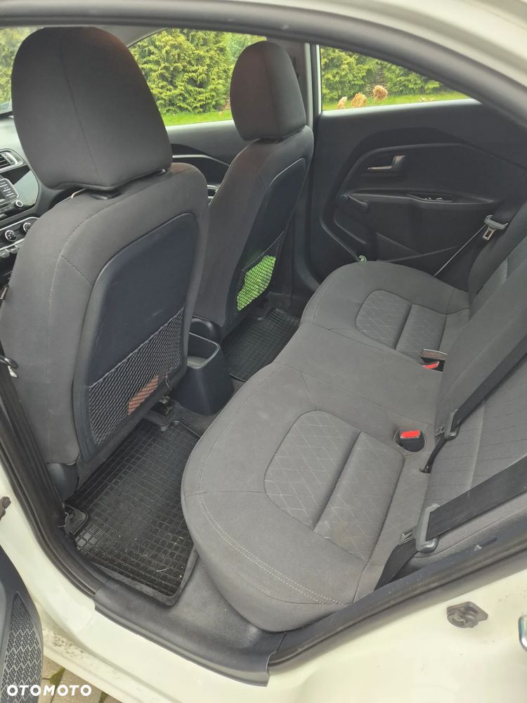 Kia Rio 1.4 M - 11