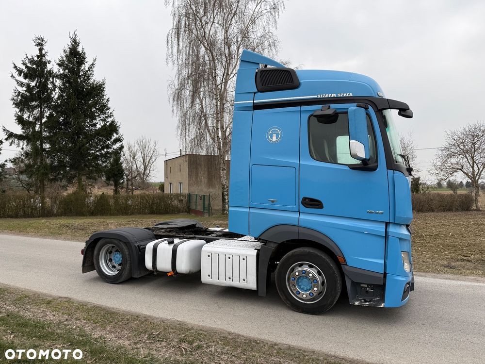 Mercedes-Benz 1845 - 6