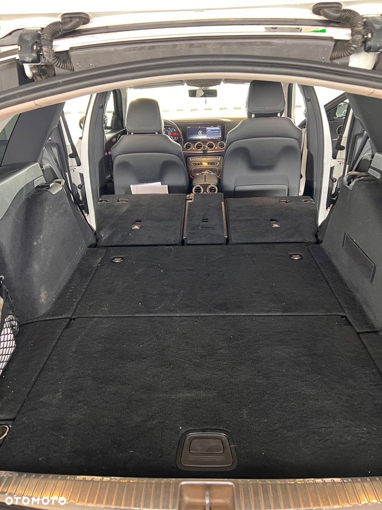 Mercedes-Benz Klasa E 220 d 4-Matic 9G-TRONIC - 26