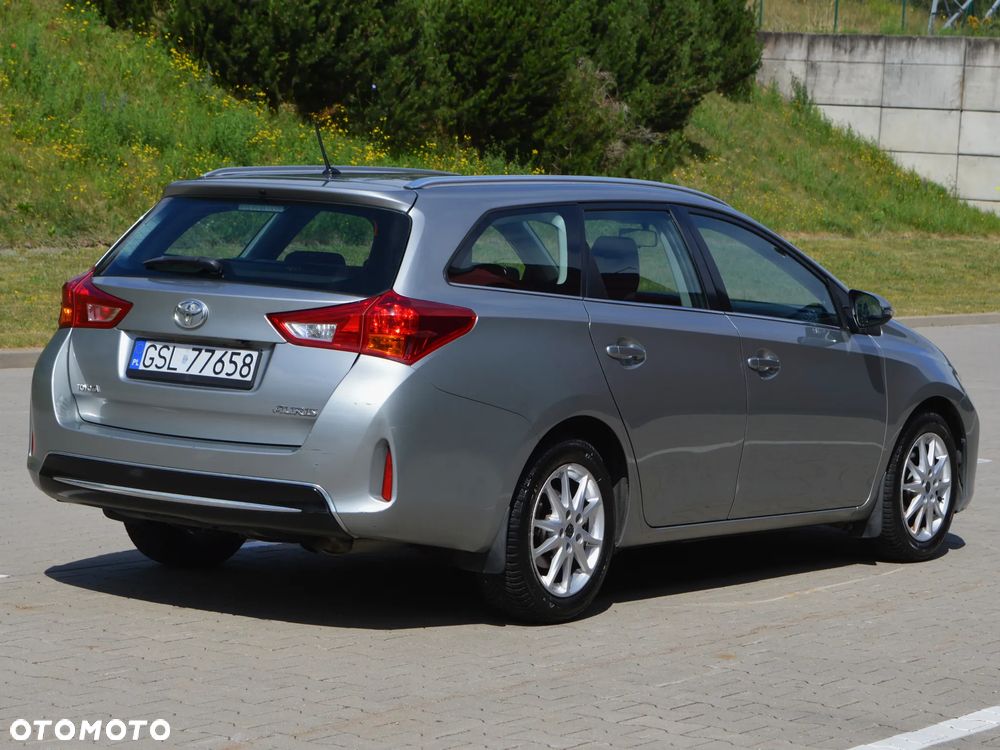 Toyota Auris 1.6 Premium Comfort - 2