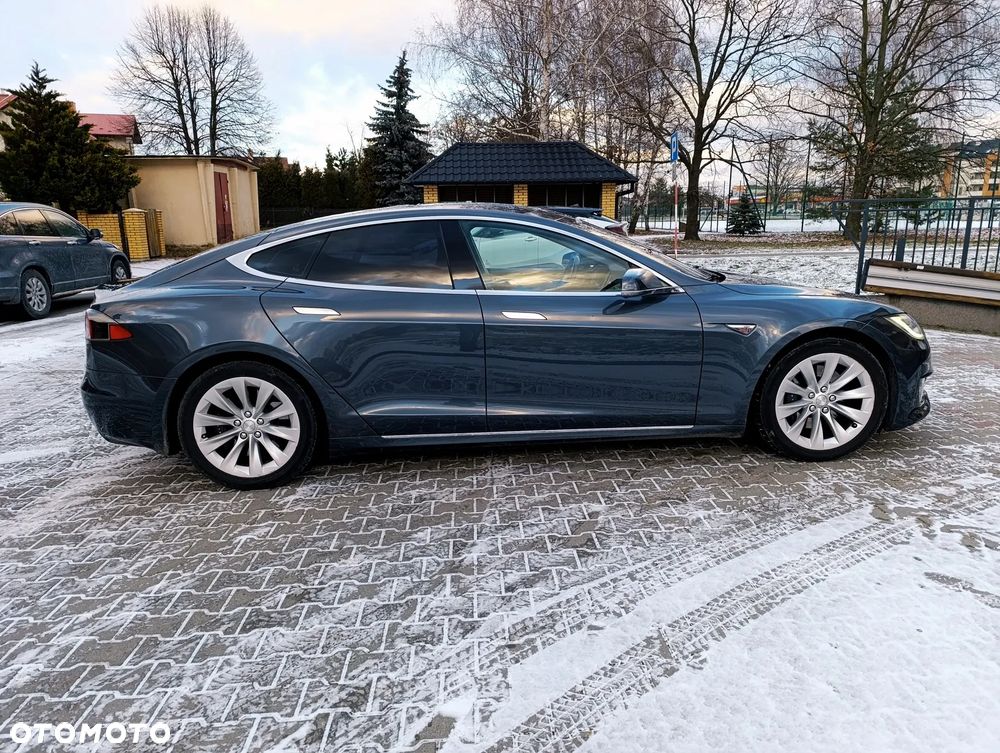 Tesla Model S - 15