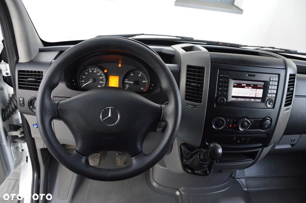 Mercedes-Benz Sprinter - 16