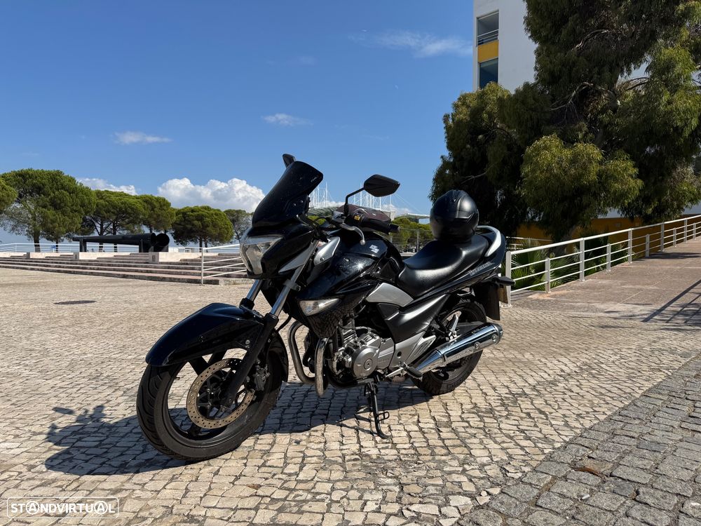 Suzuki Inazuma 250 DC - 4