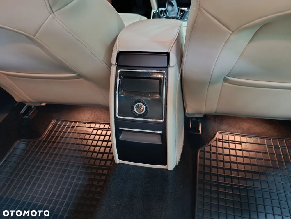 Skoda Superb 2.0 TDI Elegance DSG - 4