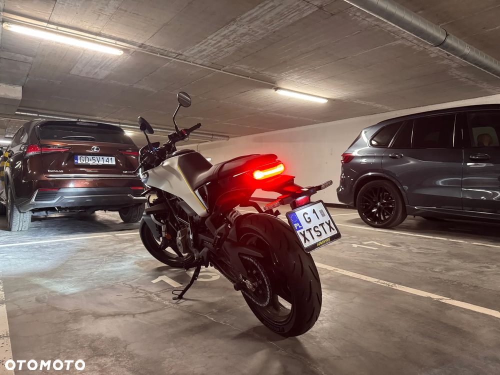 Husqvarna Vitpilen - 14