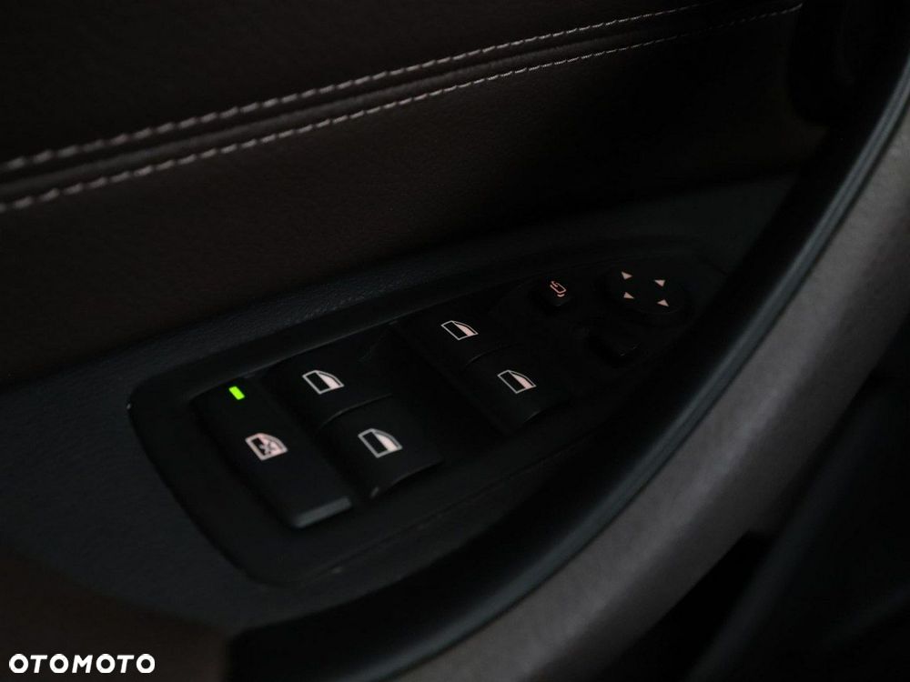 BMW X1 sDrive20d xLine - 35