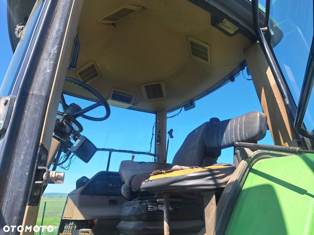 John Deere 8200 4X4 - 9