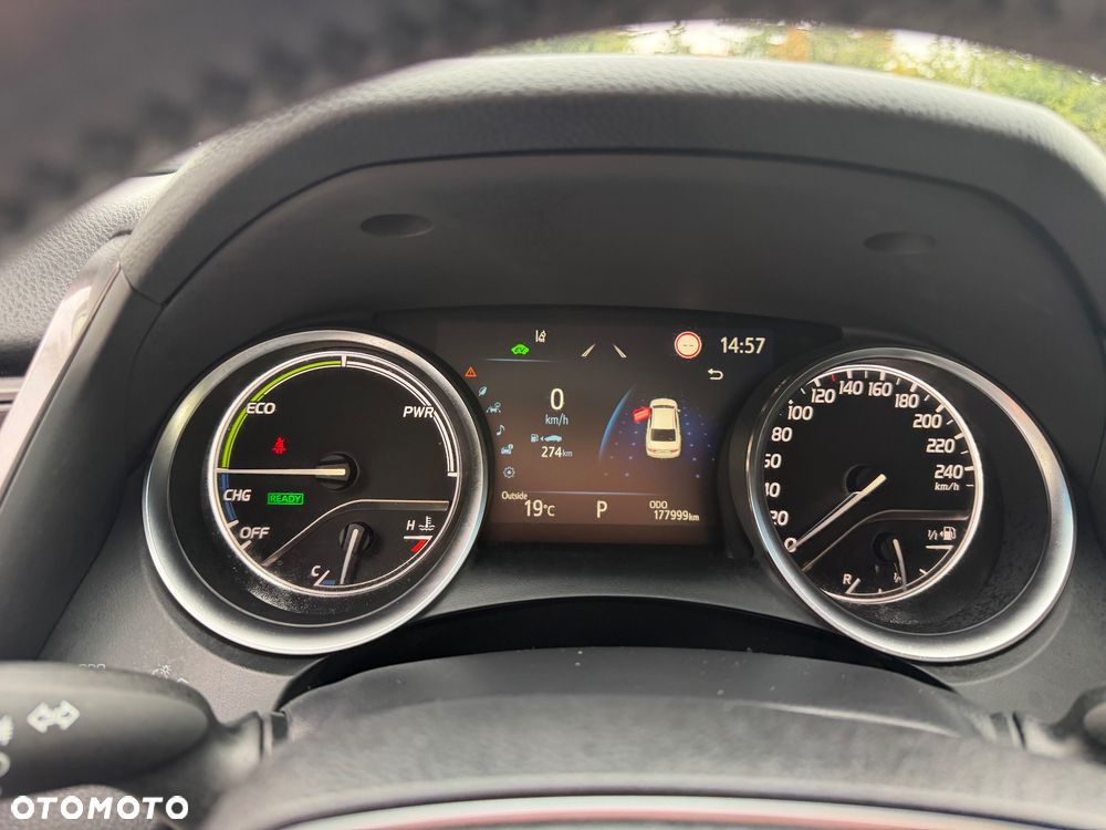 Toyota Camry 2.5 Hybrid Comfort CVT - 23