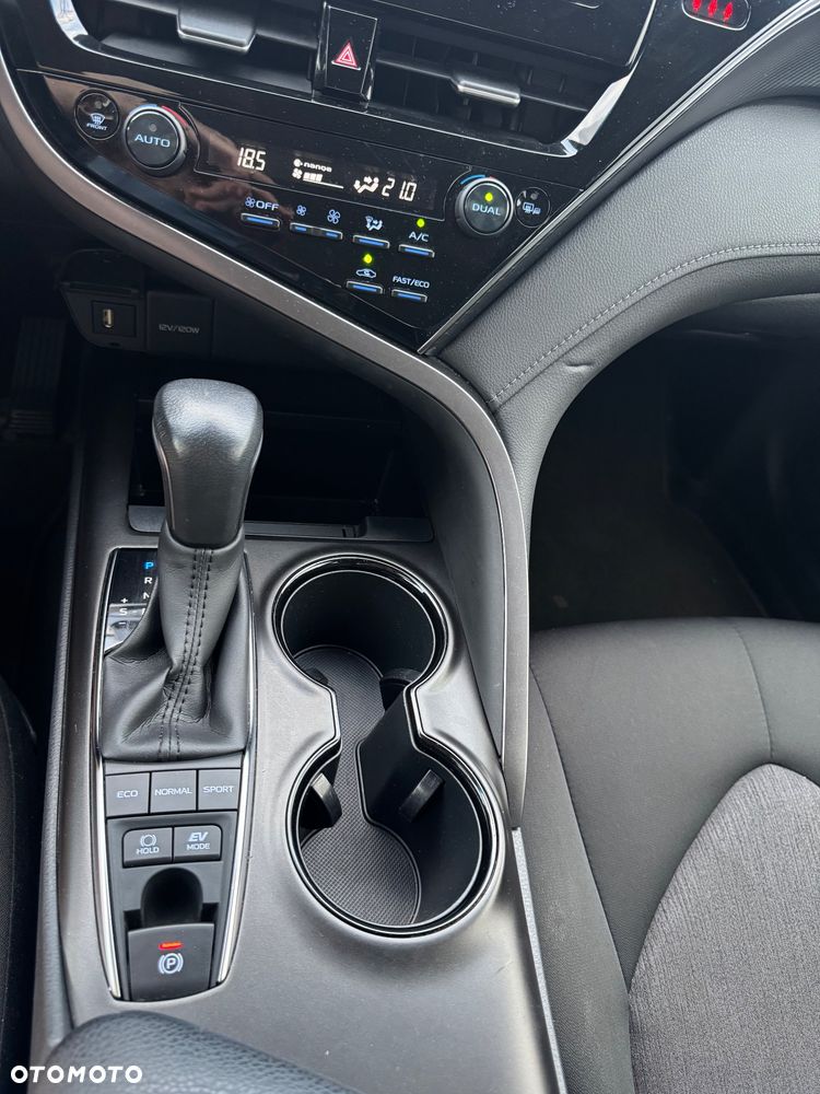 Toyota Camry 2.5 Hybrid Comfort CVT - 21