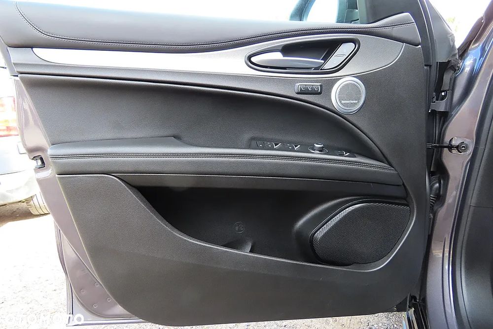 Alfa Romeo Stelvio 2.0 Turbo 16V AT8-Q4 Veloce - 22