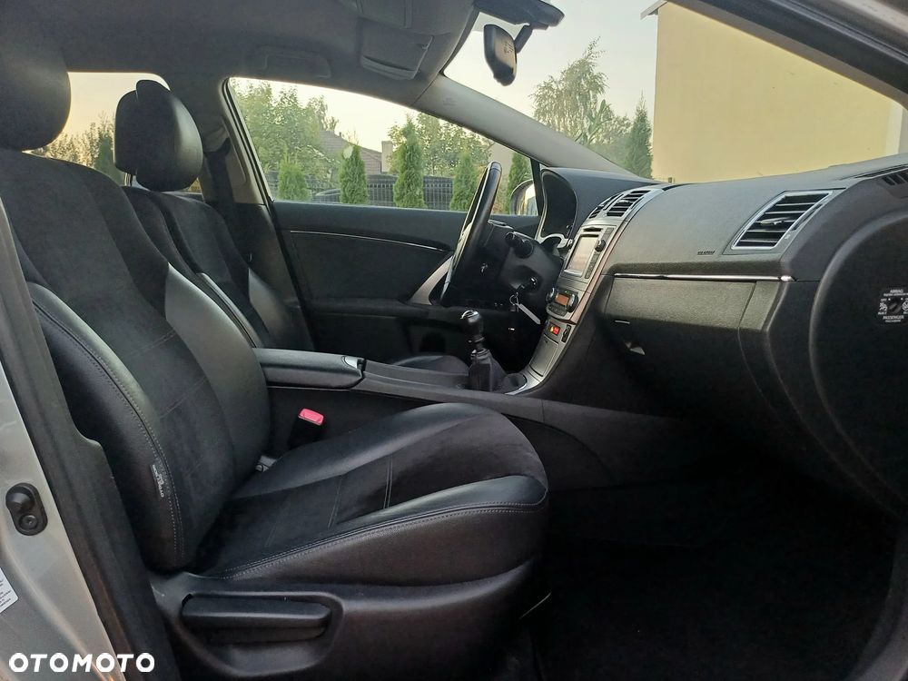 Toyota Avensis 2.0 Executive - 24