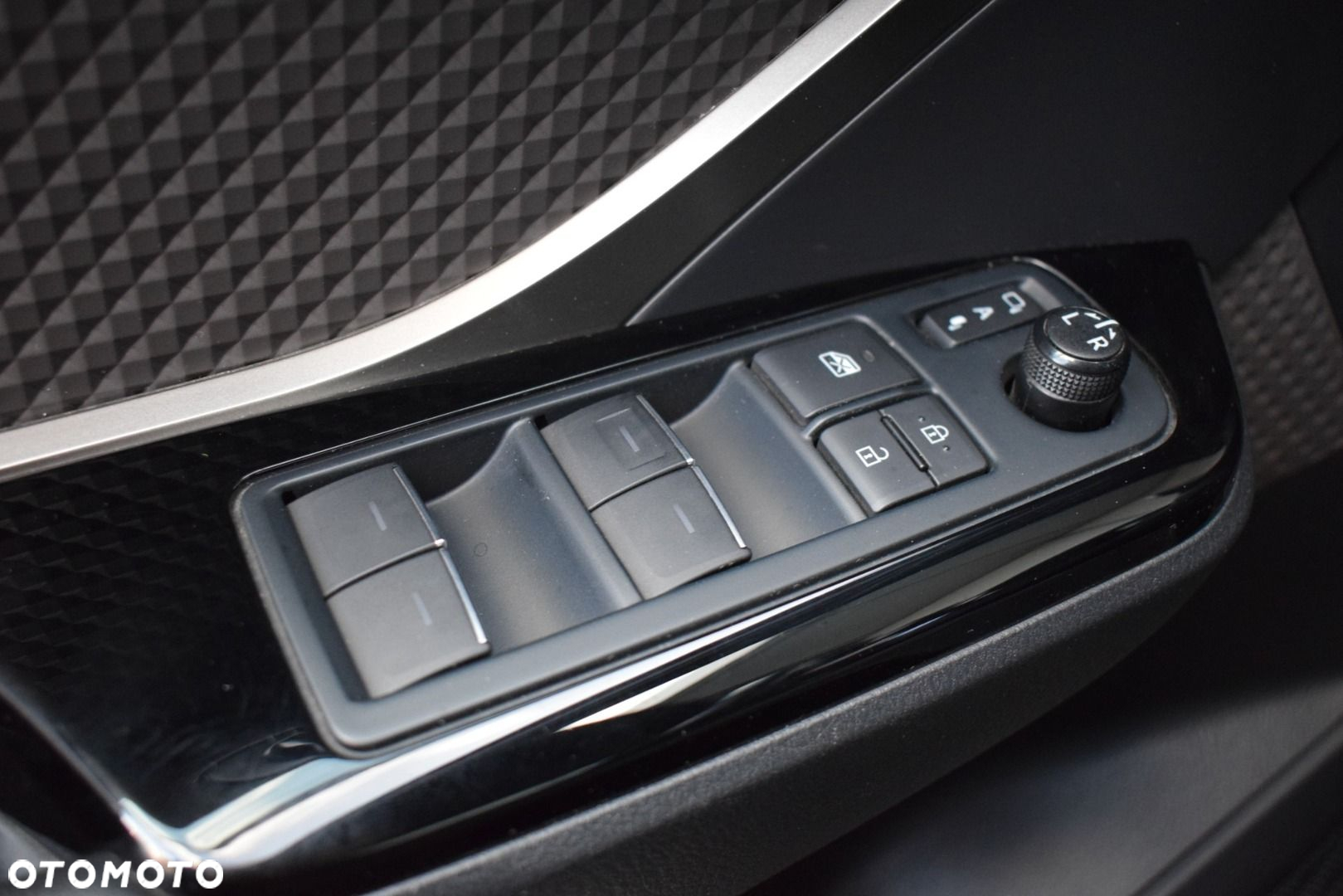 Toyota C-HR 2.0 Hybrid Executive - 19
