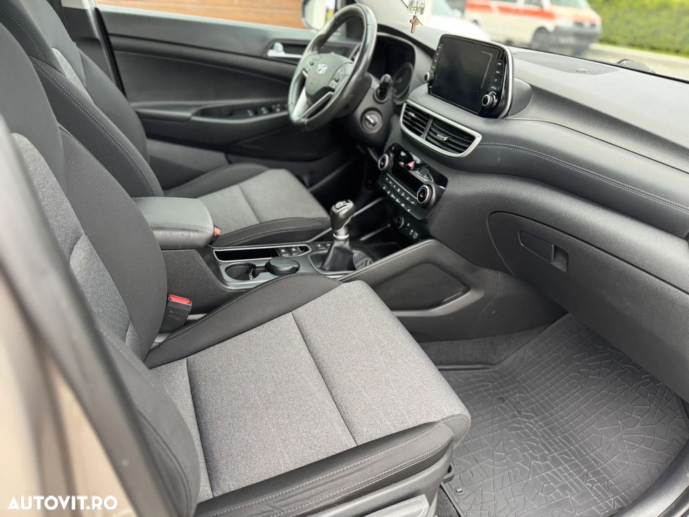 Hyundai Tucson 1.6 CRDi 4WD 6MT Premium - 12