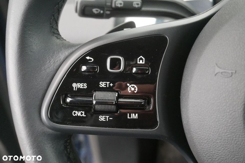 Mercedes-Benz GLB - 25