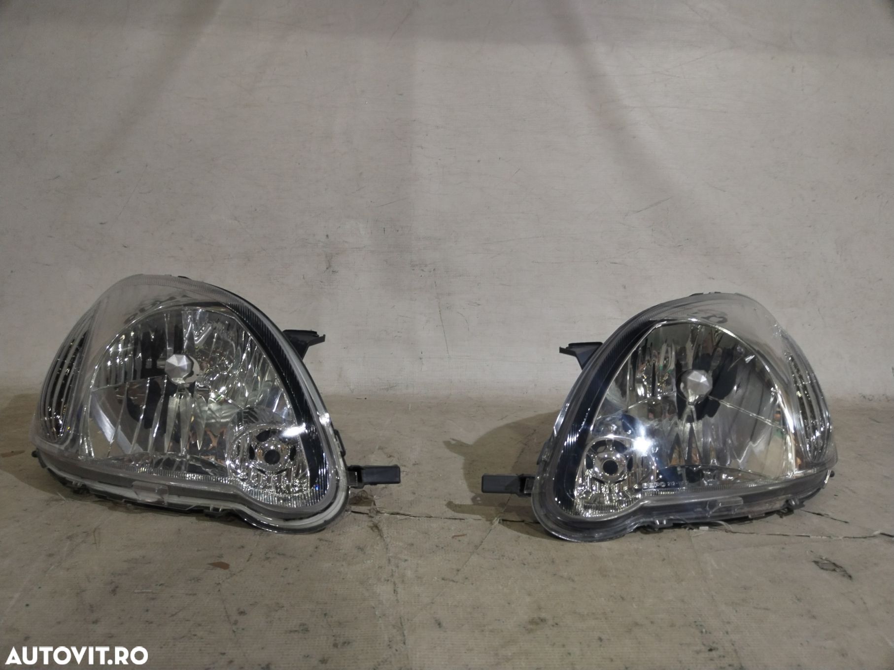Far dreapta Toyota Yaris, 2002, 2003, 2004, 2005. - 1