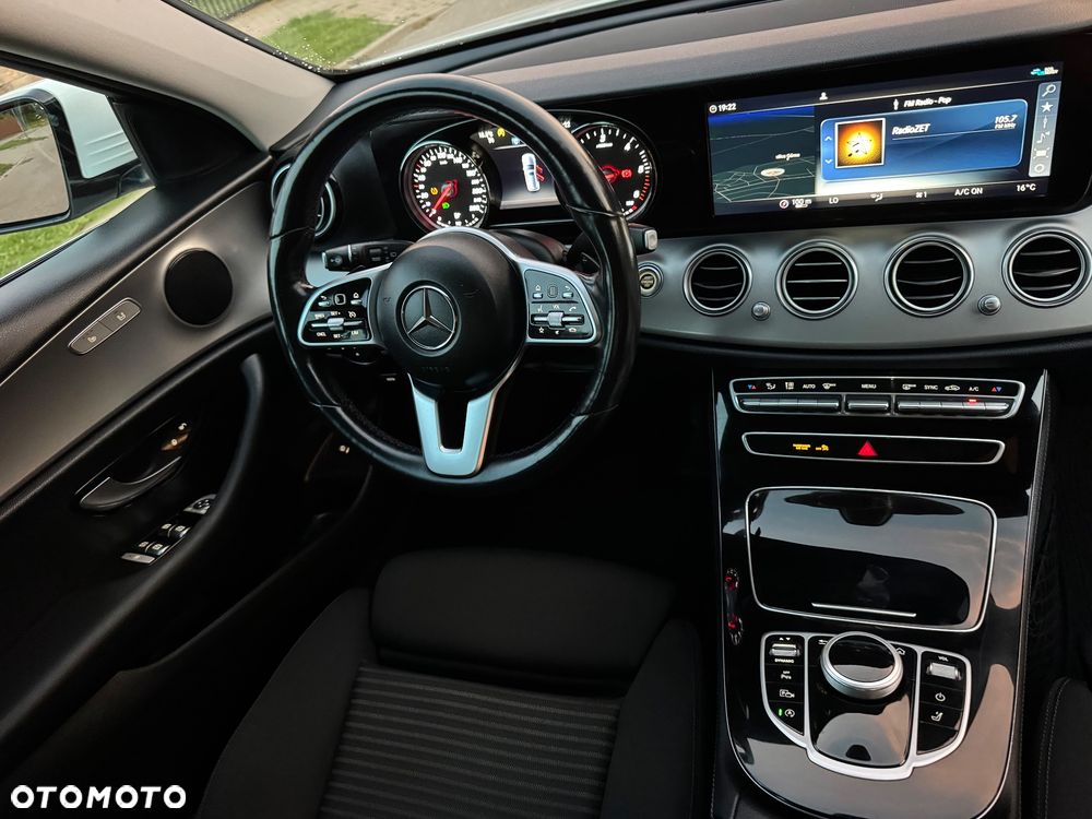 Mercedes-Benz Klasa E 220 d 4Matic 9G-TRONIC Sportstyle Edition - 8