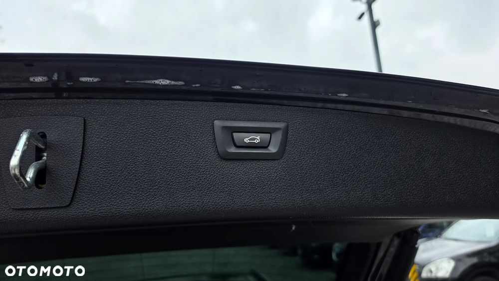 BMW Seria 3 335d xDrive Sport-Aut Sport Line - 19