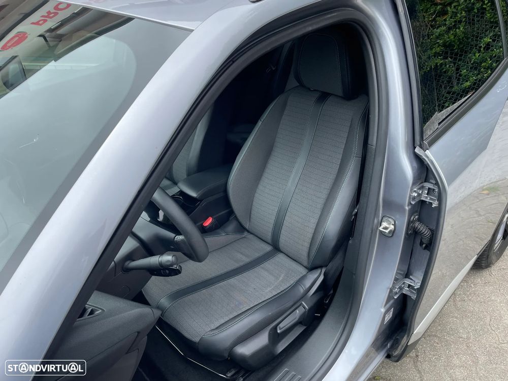 Peugeot e-2008 Allure Pack - 20