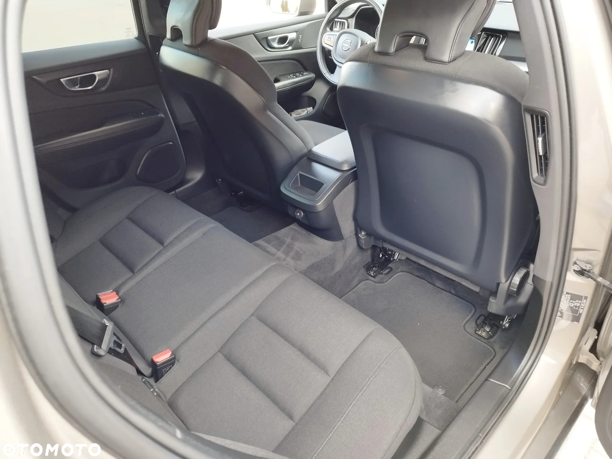 Volvo V60 B3 B DKG Momentum Core - 7