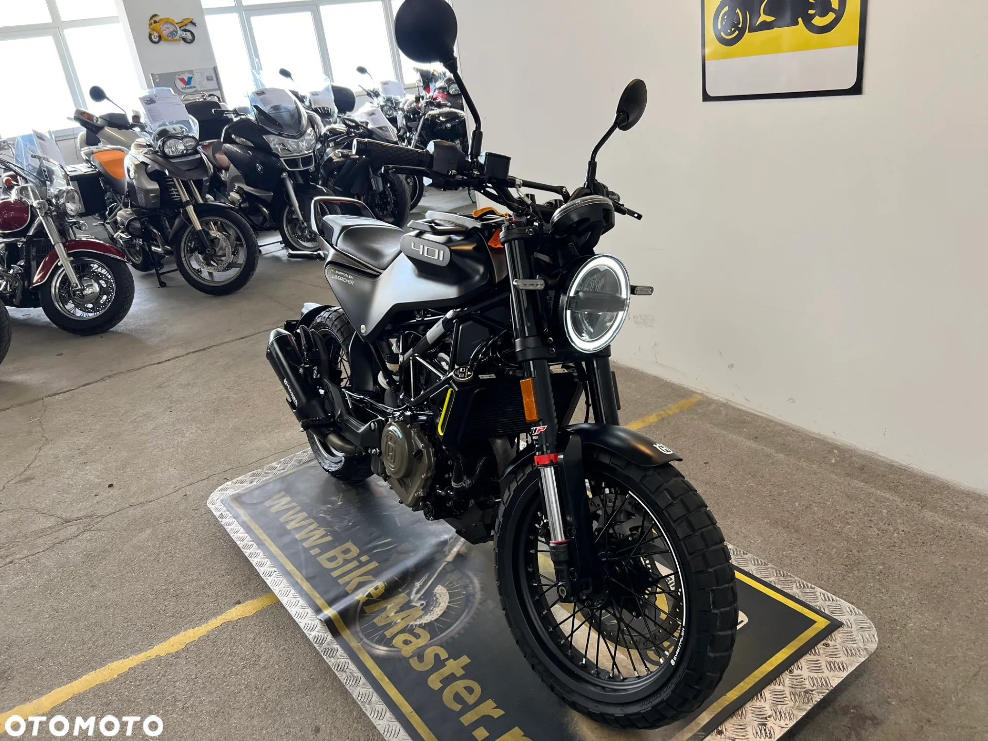 Husqvarna Svartpilen - 17