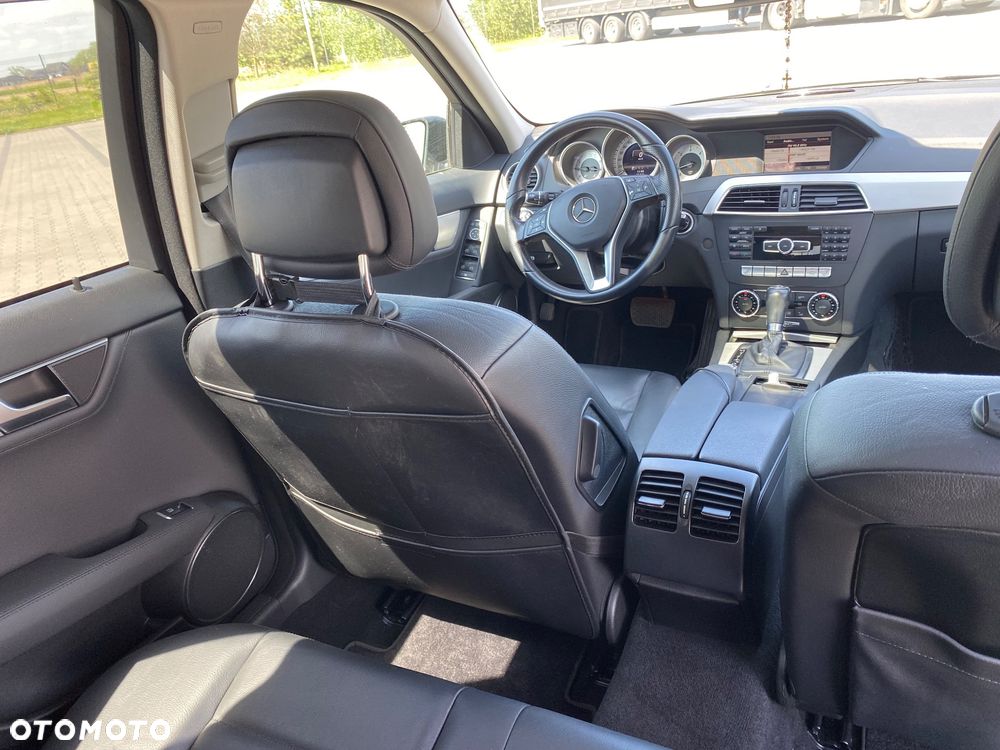 Mercedes-Benz Klasa C 300 CDI DPF 4Matic (BlueEFFICIENCY) 7G-TRONIC Avantgarde - 17