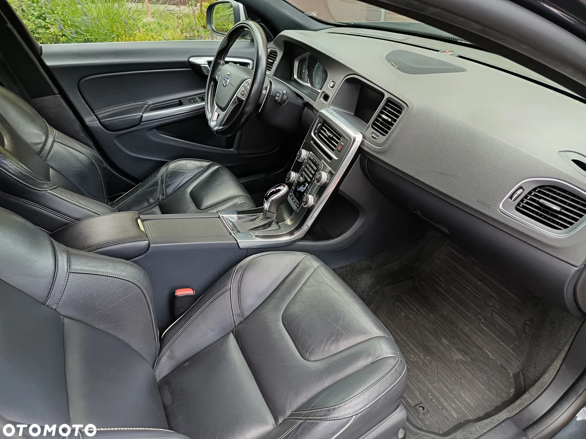 Volvo V60 T6 AWD R-Design Summum - 28