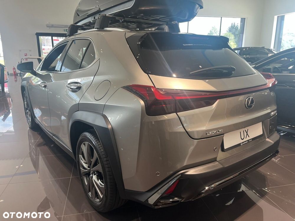 Lexus UX - 5