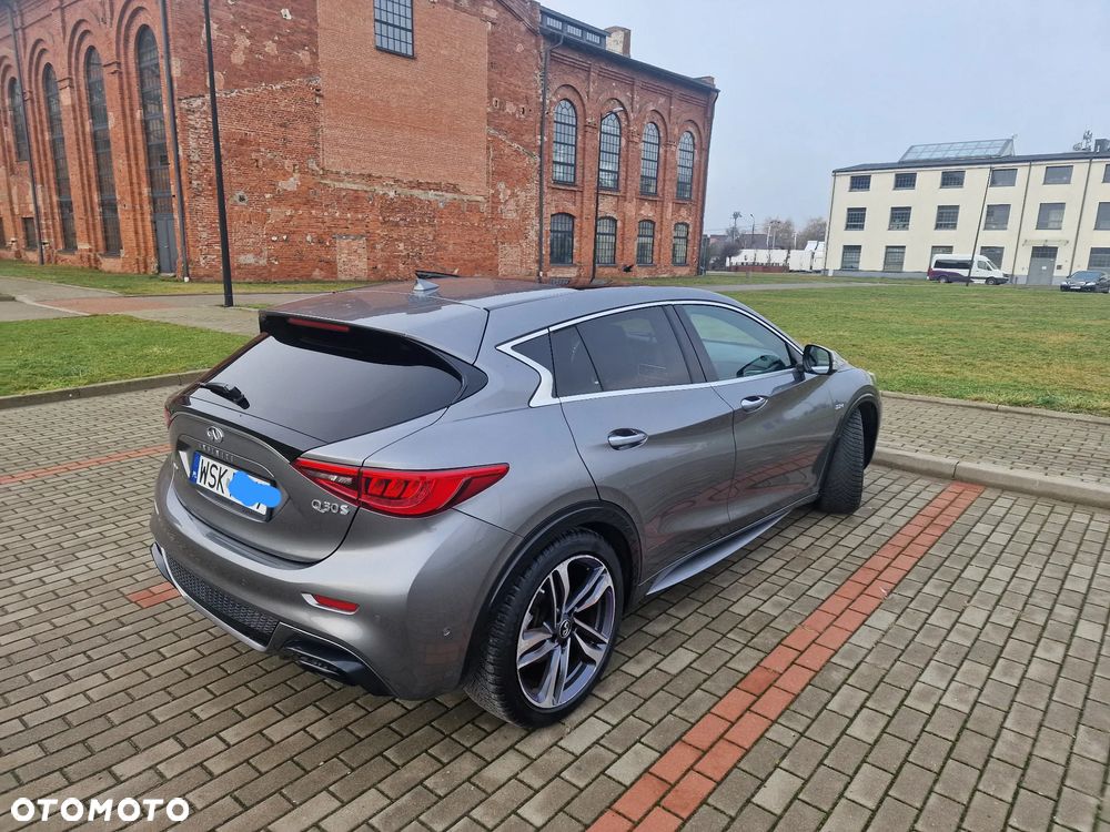 Infiniti Q30 2.2d DCT Premium Tech - 4