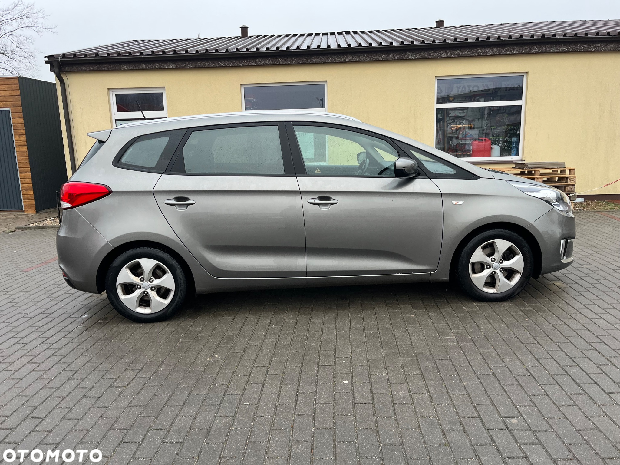 Kia Carens 1.7 CRDi L 7os - 8