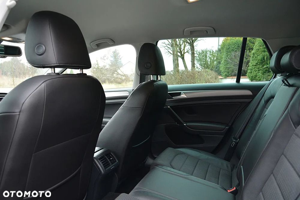 Volkswagen Golf - 33