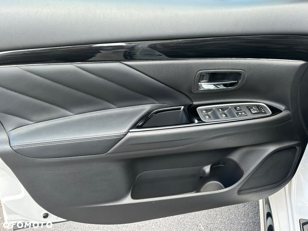 Mitsubishi Outlander 2.0 4WD Top - 20